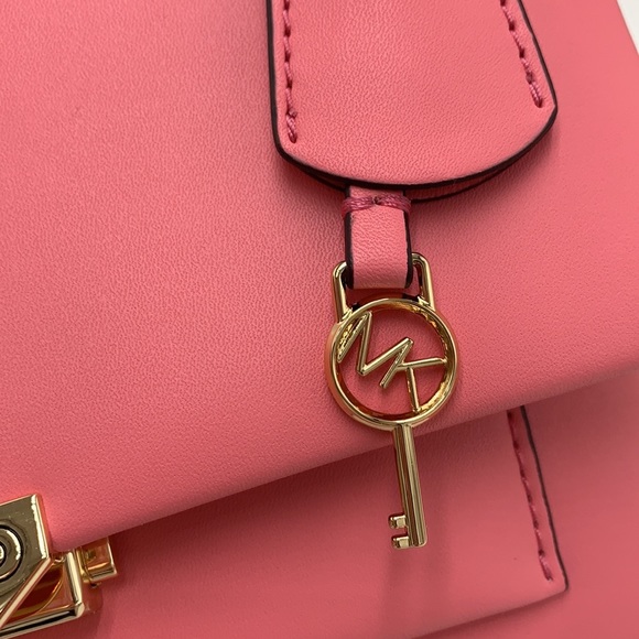 MICHAEL KORS
Cece Medium Flap Faux Leather PKT
Shoulder Satchel Crossbod… - Picture 15 of 16